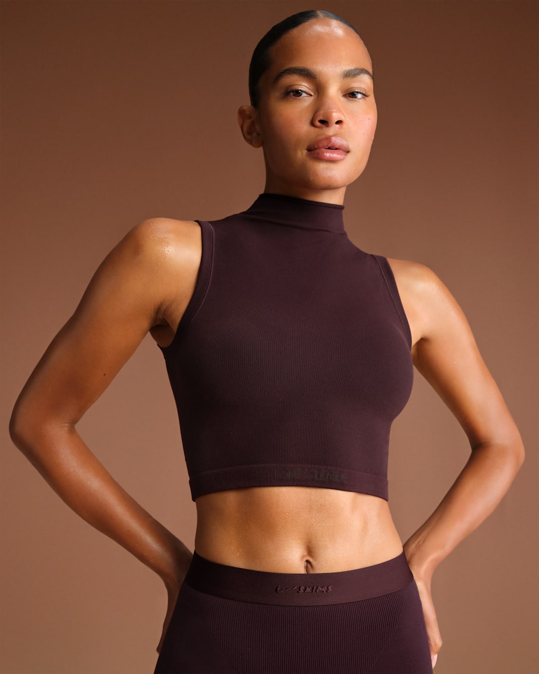 NikeSKIMS Vintage Seamless Women's Mock-Neck Long-Line Bra - NSKM CURRANT