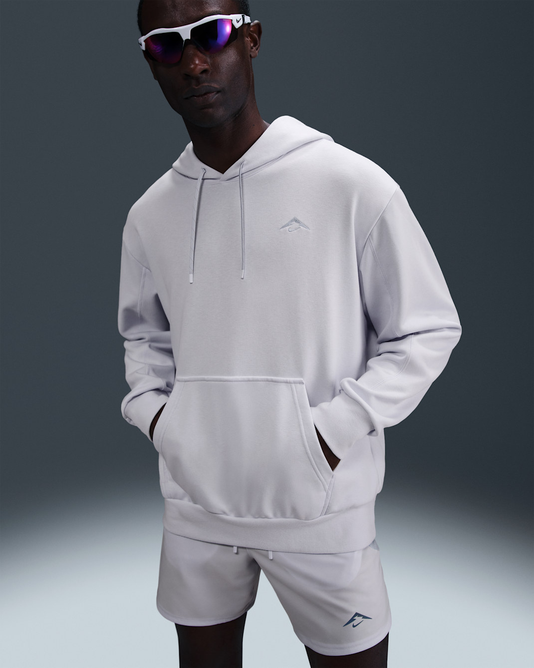 Nike Trail Magic Hour Men's Dri-FIT Running Hoodie - Football Grey/Light Armory Blue