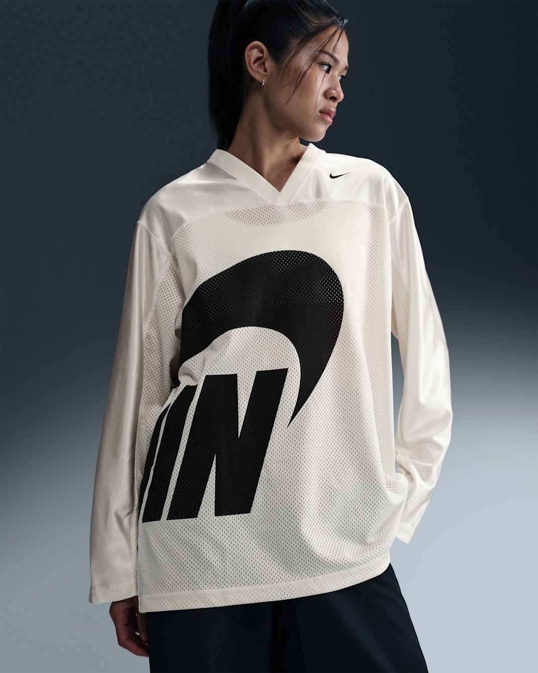 Nike Sportswear Women's Oversized Long-Sleeve Top - Sail/Black