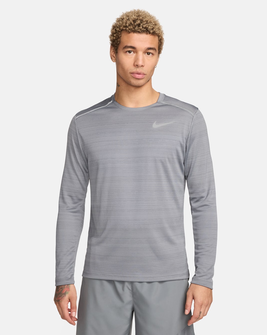 Playera de running de manga larga para hombre Nike Dri-FIT Miler - Gris humo