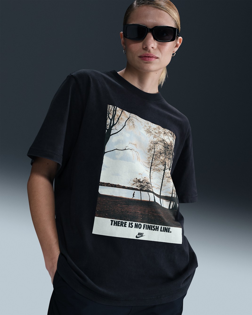 Playera de manga corta con gráfico para mujer Nike Sportswear - Negro