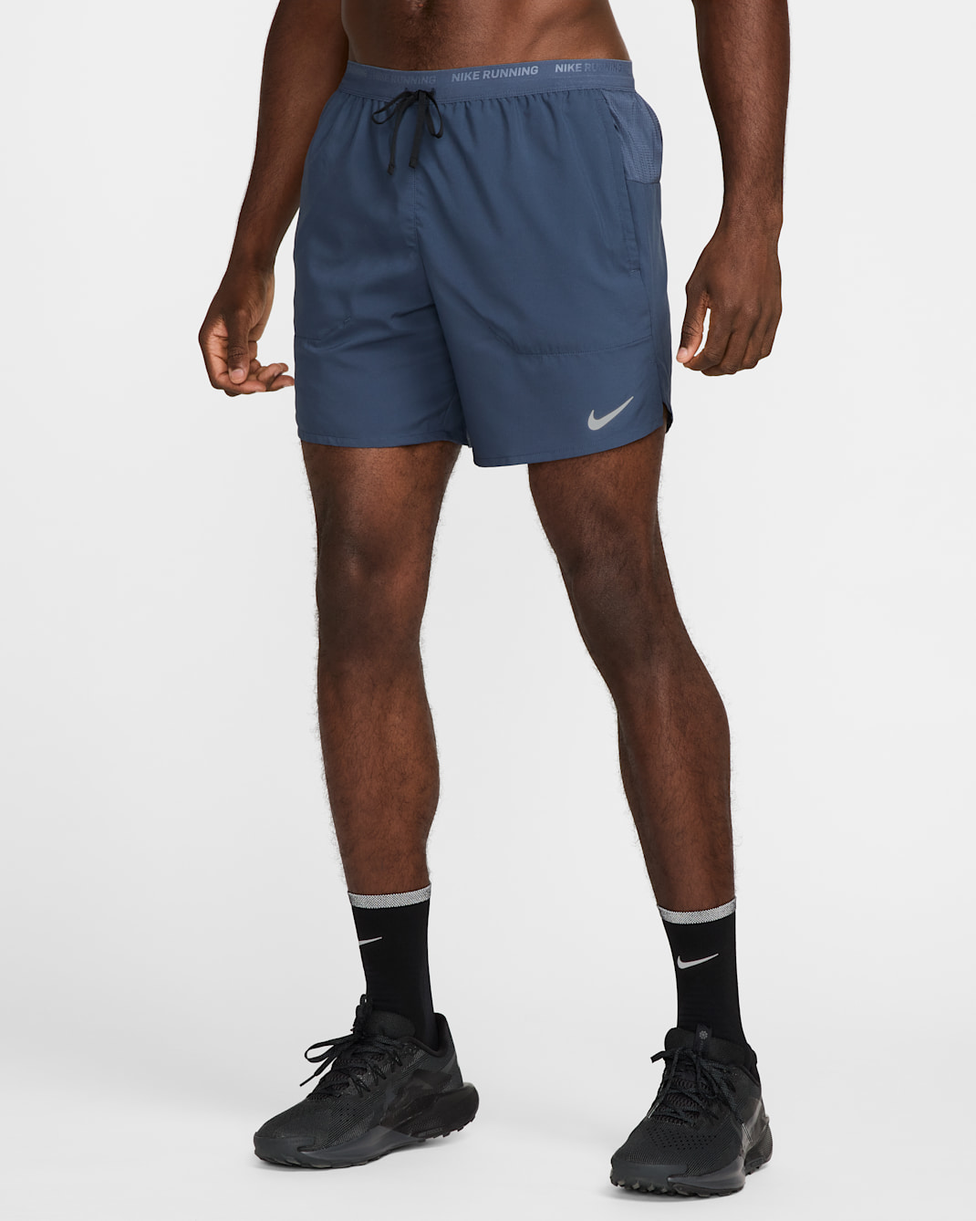 Nike Stride Dri-FIT 18 cm Slip Astarlı Erkek Koşu Şortu - Thunder Blue/Siyah