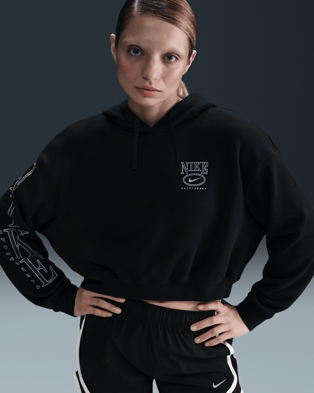 Sudadera con gorro con gráfico oversized cropped para mujer Nike Sportswear Club Fleece - Negro/Gris lobo