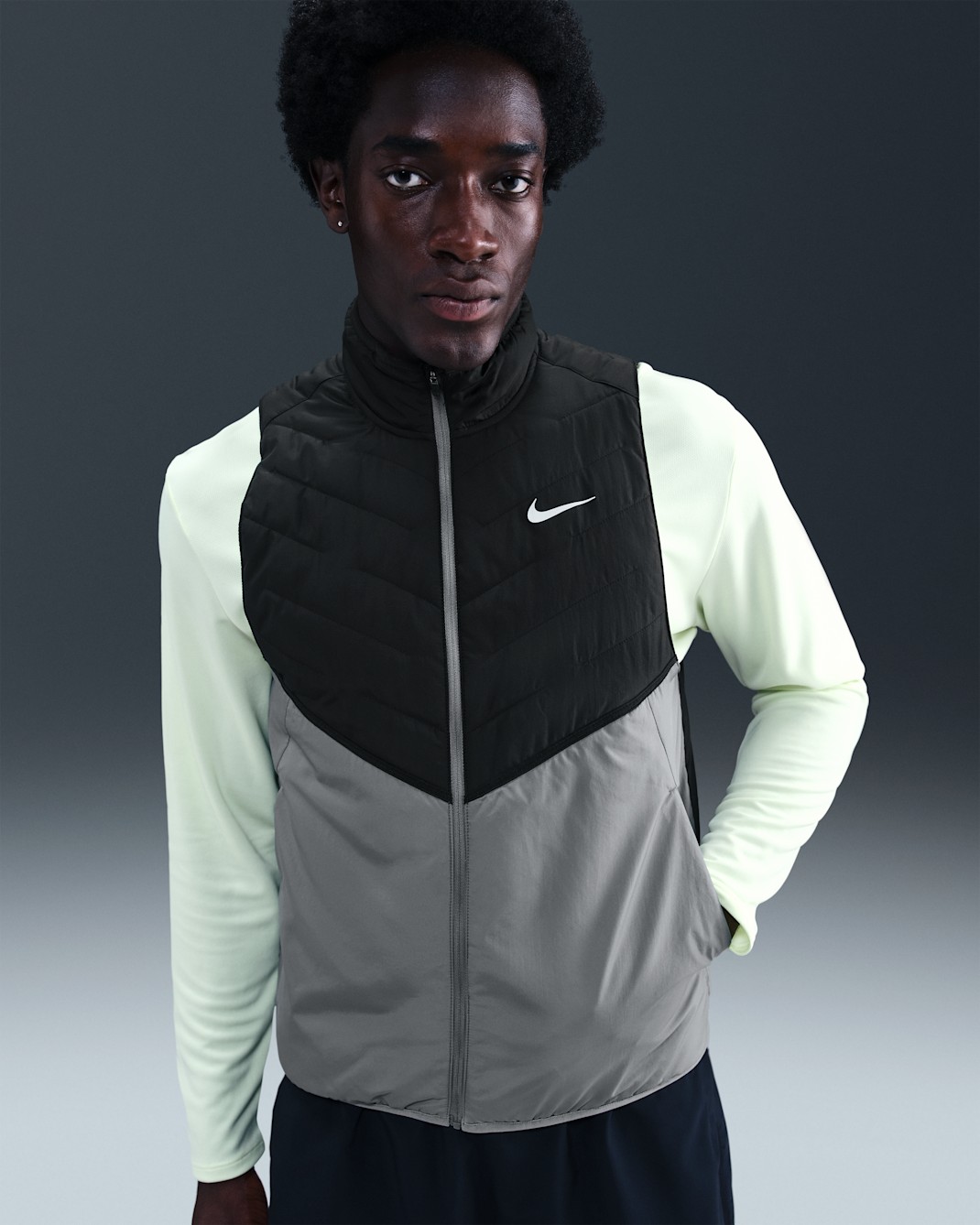 Nike Therma-FIT Repel løpevest med fyll med syntetisk materiale til herre - Svart/Smoke Grey