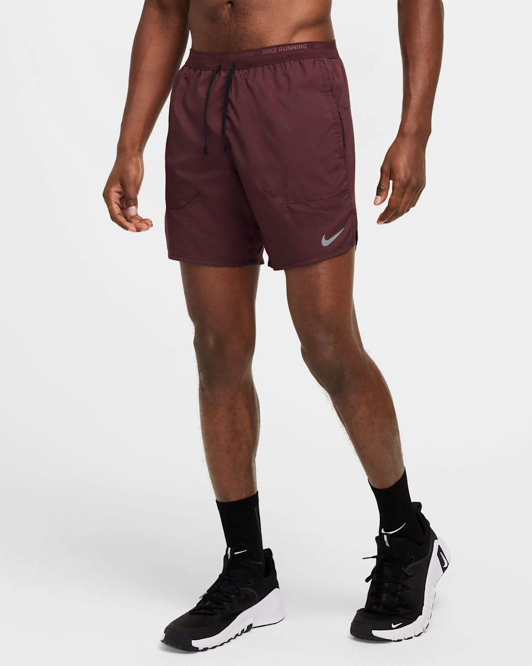Nike Stride Dri-FIT-Laufshorts mit Futter für Herren (ca. 18 cm) - Burgundy Crush/Schwarz
