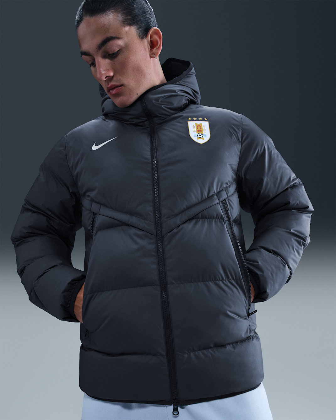 Chamarra de fútbol Nike Storm-FIT con gorro para hombre Uruguay Strike Windrunner PrimaLoft® - Obsidiana oscuro/Obsidiana oscuro/Obsidiana oscuro/Gris niebla