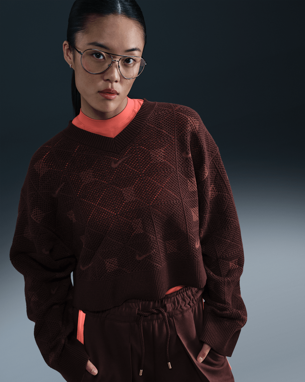 大坂 なおみ ウィメンズ エンジニアード ニット セーター - バーガンディクラッシュ/ダークポニー/ダークポニー