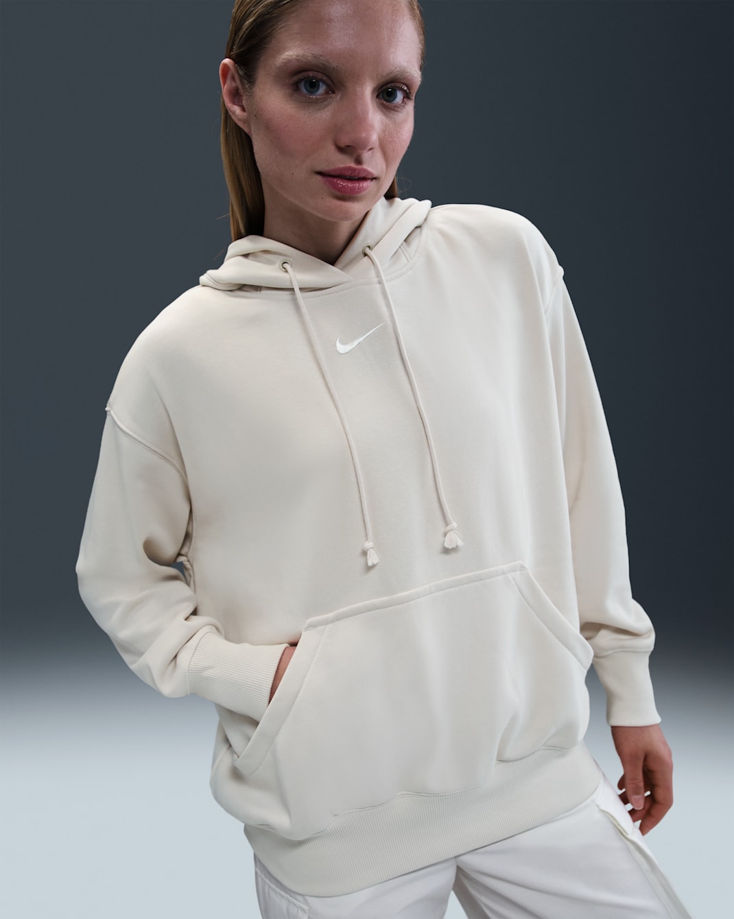 Sudadera con gorro sin cierre de French Terry oversized para mujer Nike Sportswear Phoenix Fleece - Marrón verdoso claro/Vela