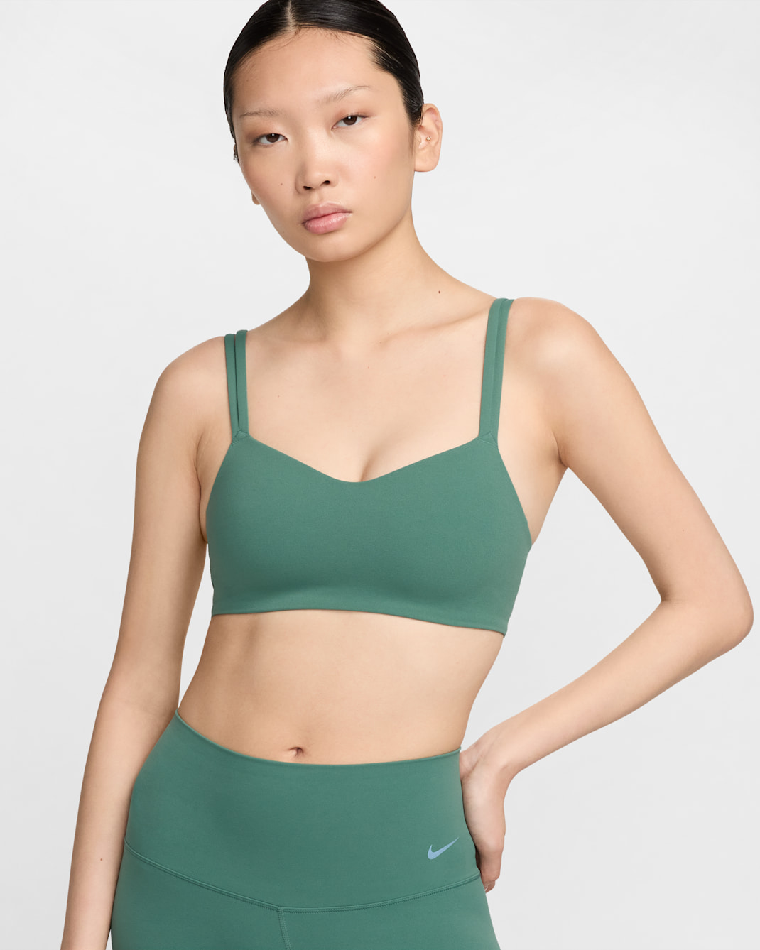 สปอร์ตบราผู้หญิงซัพพอร์ตบางเบาเสริมฟองน้ำ Nike Zenvy Strappy - Bicoastal/ขาว