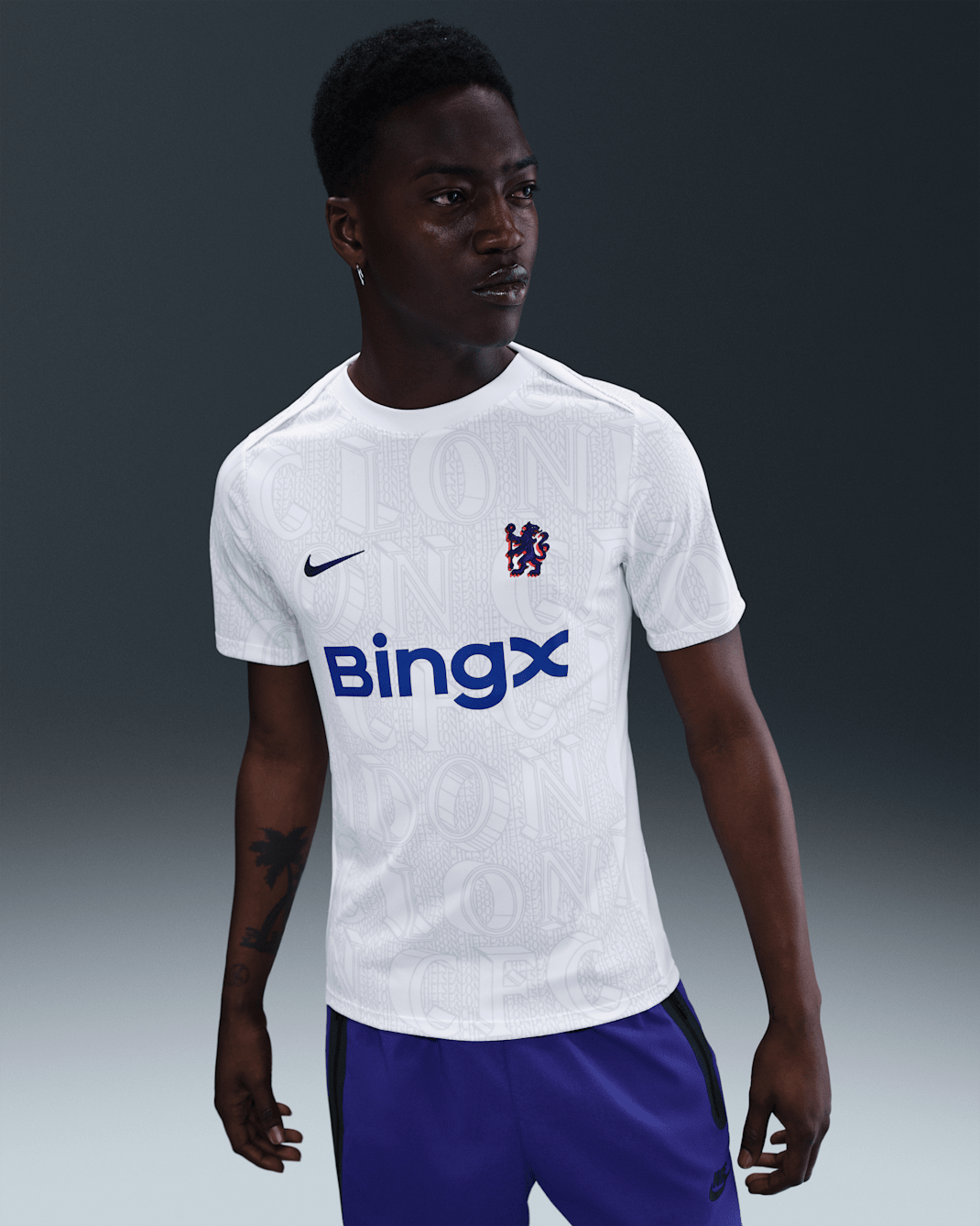 Chelsea F.C. Academy Pro Men's Nike Dri-FIT Football Pre-Match Top - White/Pure Platinum/Rush Blue