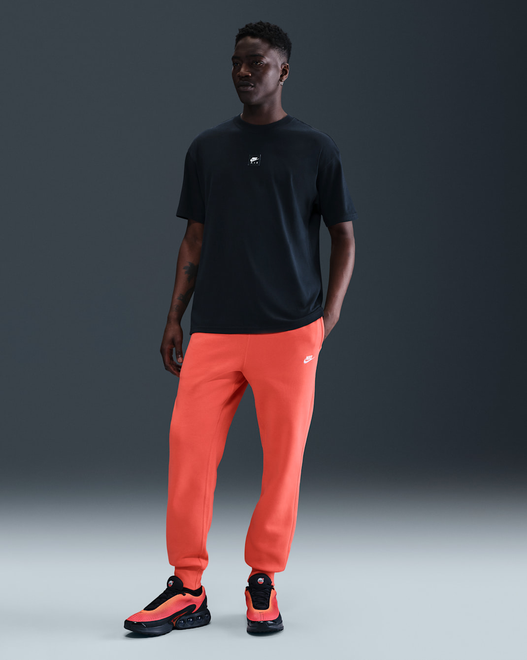 Joggers para hombre Nike Club - Brasa mágica/Brasa mágica/Blanco