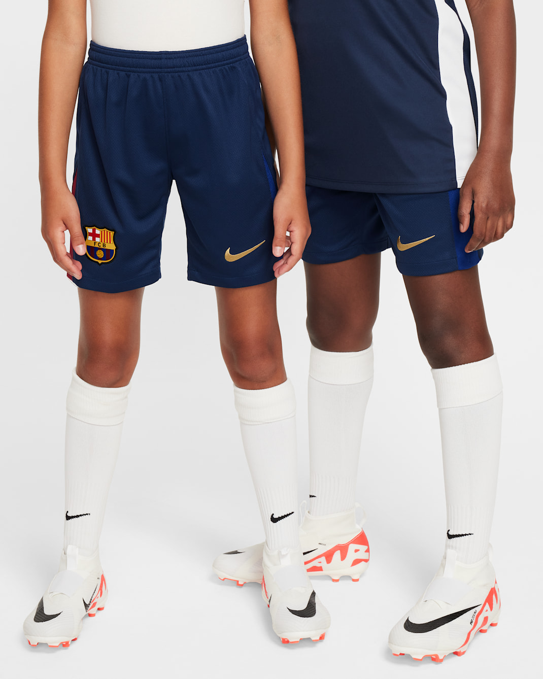 FC Barcelona 2024/25 Stadium Home Nike Replika-Fußballshorts mit Dri-FIT-Technologie (ältere Kinder) - Midnight Navy/Noble Red/Deep Royal Blue/Club Gold