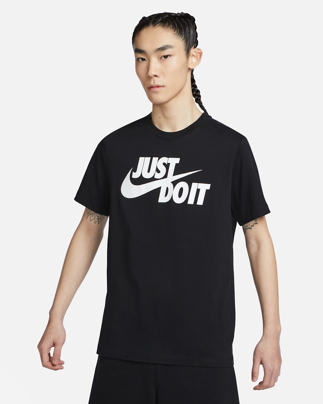 เสื้อยืดผู้ชาย Nike Sportswear - ดำ/ขาว
