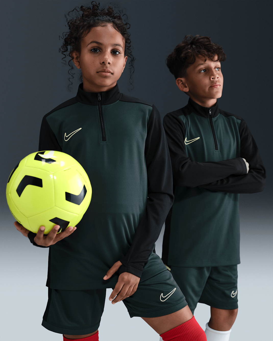 Nike Academy Older Kids' Dri-FIT Long-Sleeve 1/4-Zip Football Drill Top - Seaweed/Black/Limelight