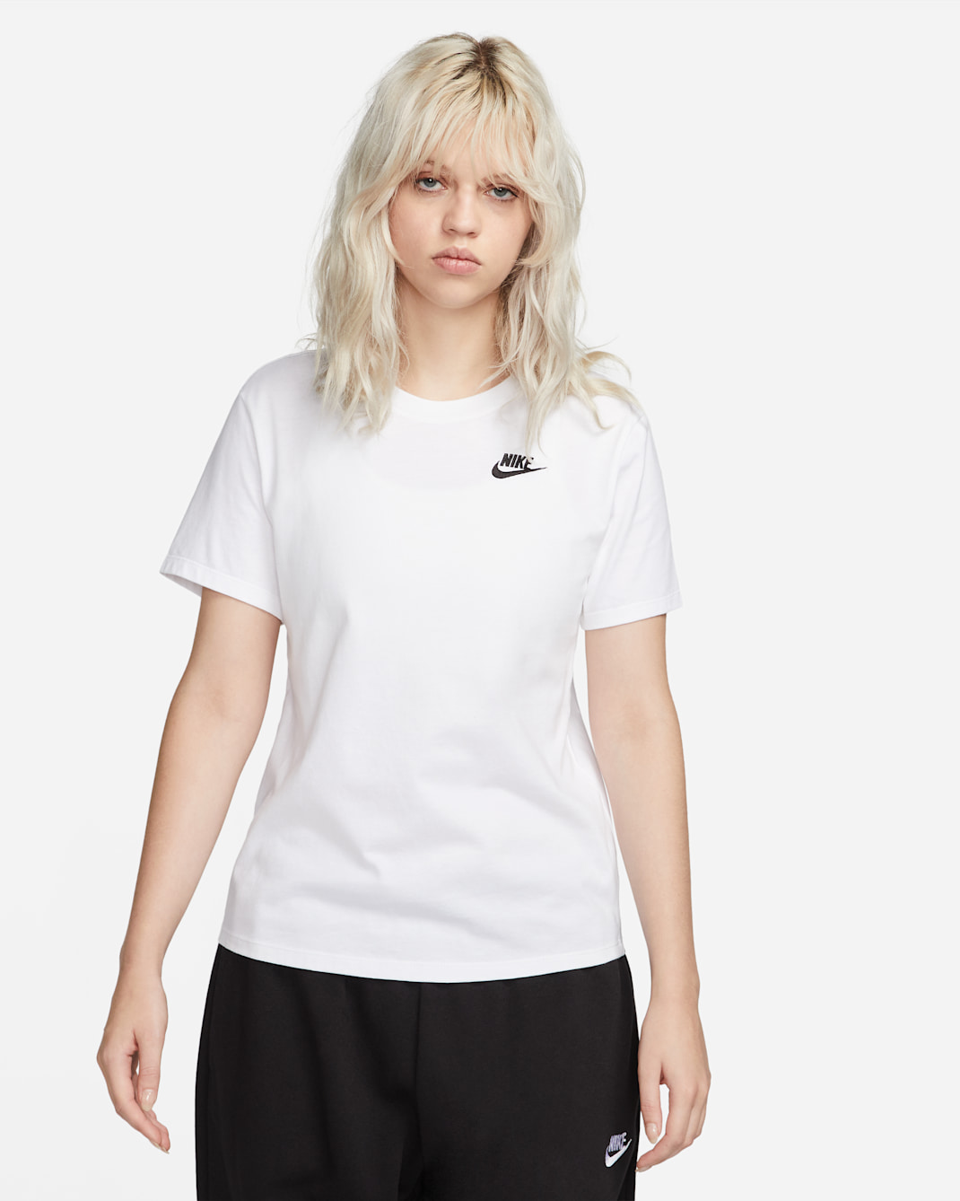Nike Sportswear Club Essentials női póló - Fehér/Fekete