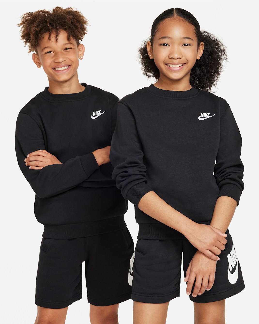 เสื้อวอร์มเด็กโต Nike Sportswear Club Fleece - ดำ/ขาว