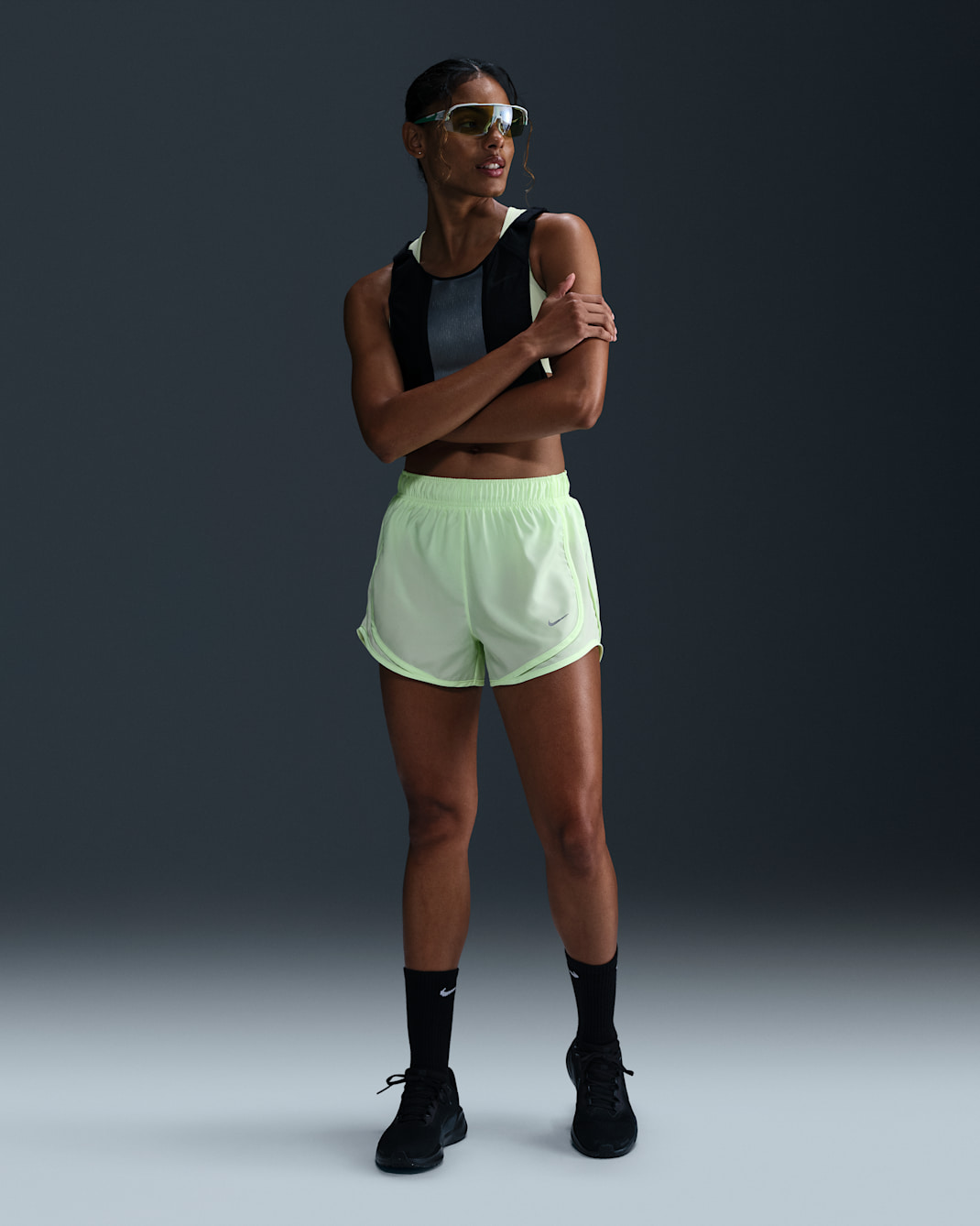 Shorts de correr Dri-FIT de tiro medio con forro de ropa interior para mujer Nike Tempo - Voltio ligero/Voltio ligero/Voltio ligero