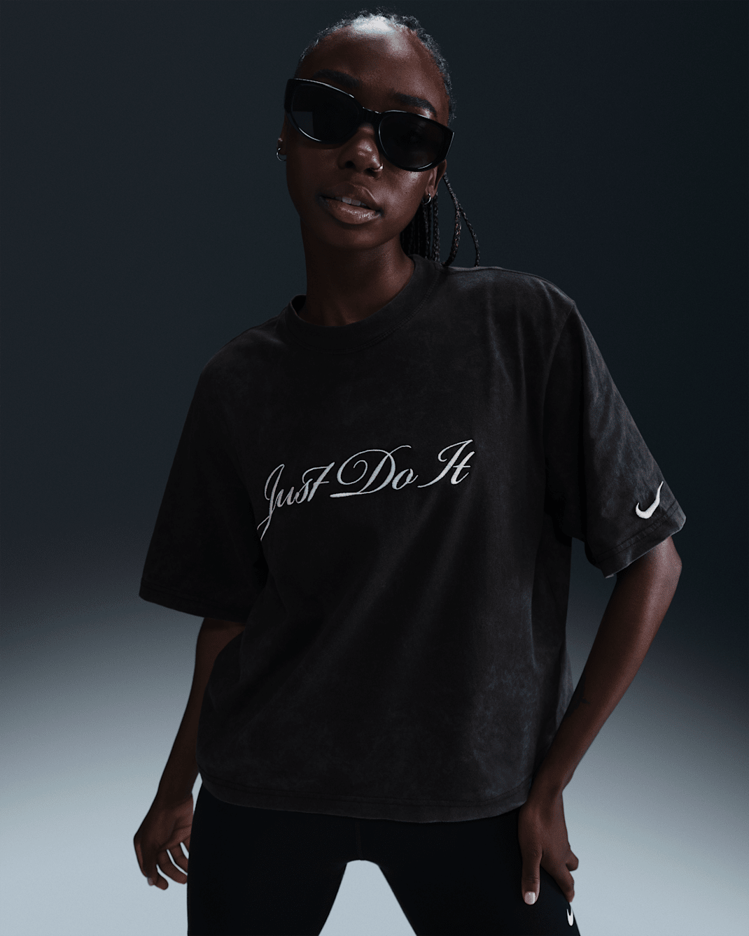 Playera para mujer Nike Sportswear - Negro/Polvo fotón