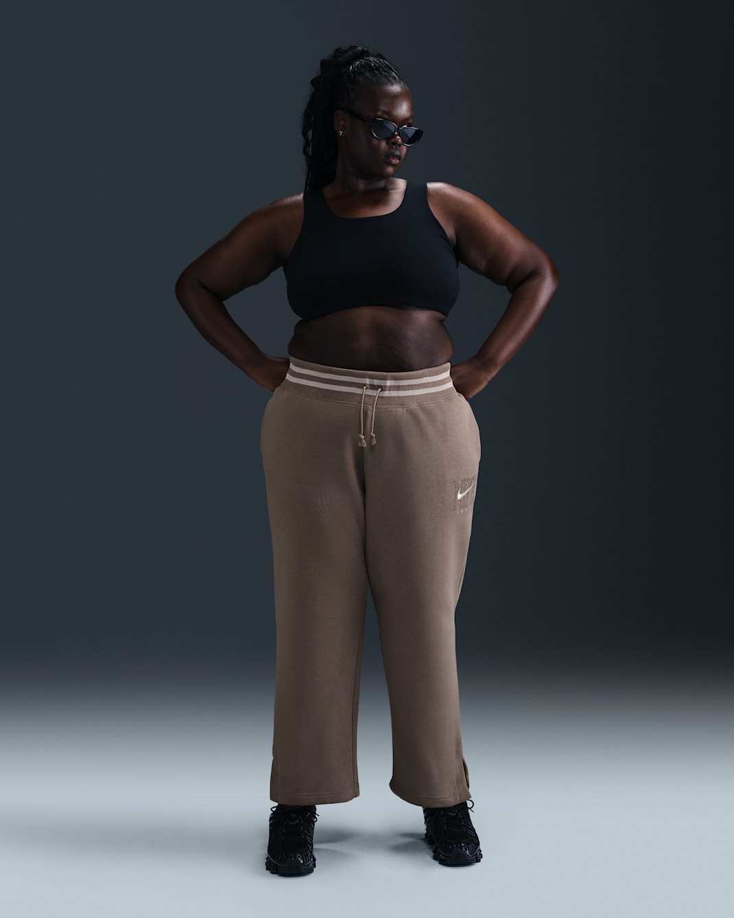 Nike Sportswear Phoenix Fleece Women's High-Waisted Wide-Leg Graphic Pants (Plus Size) - Mink Brown