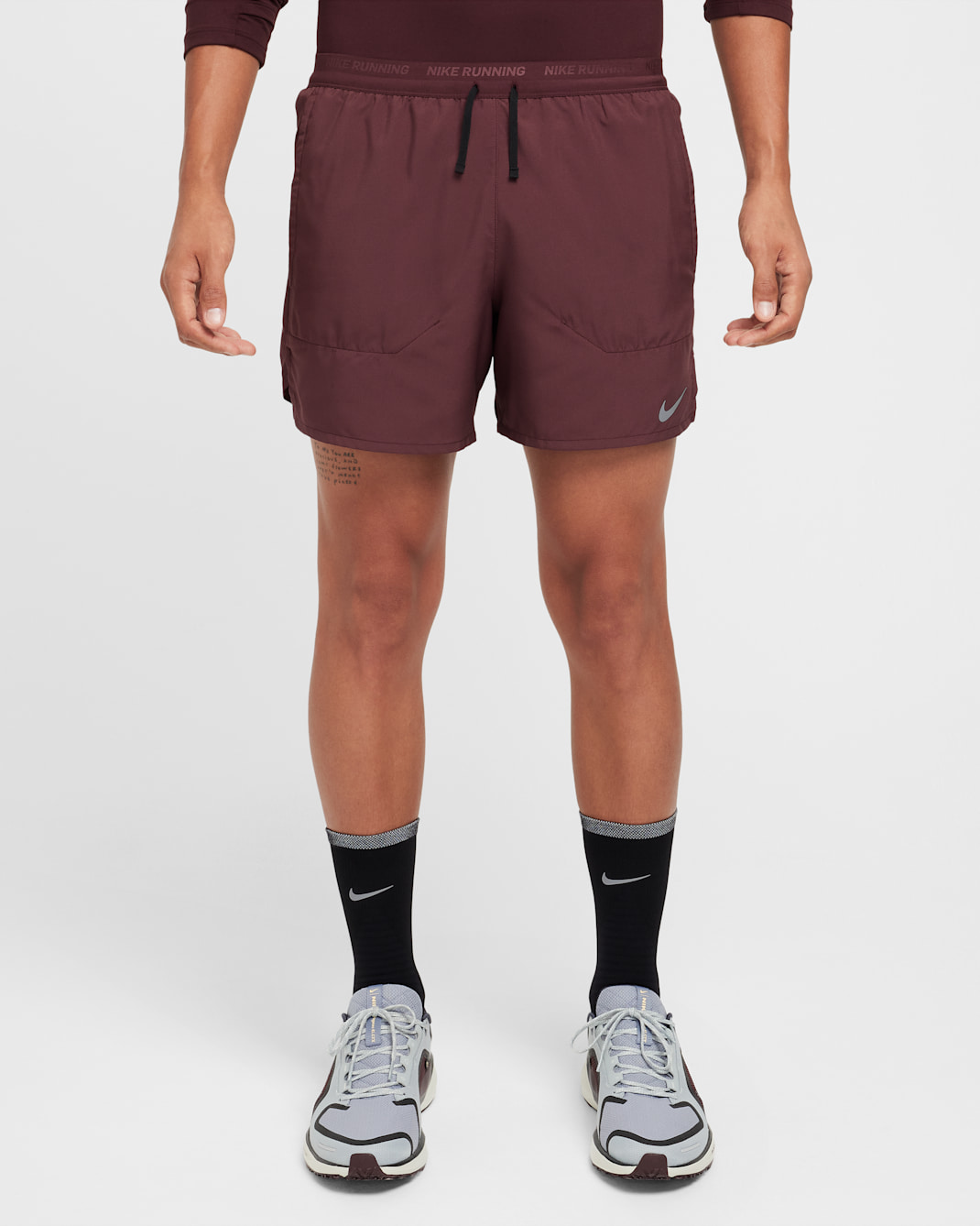 Nike Dri-FIT Stride Men's 13cm (approx.) Brief-Lined Running Shorts - Burgundy Crush/Black