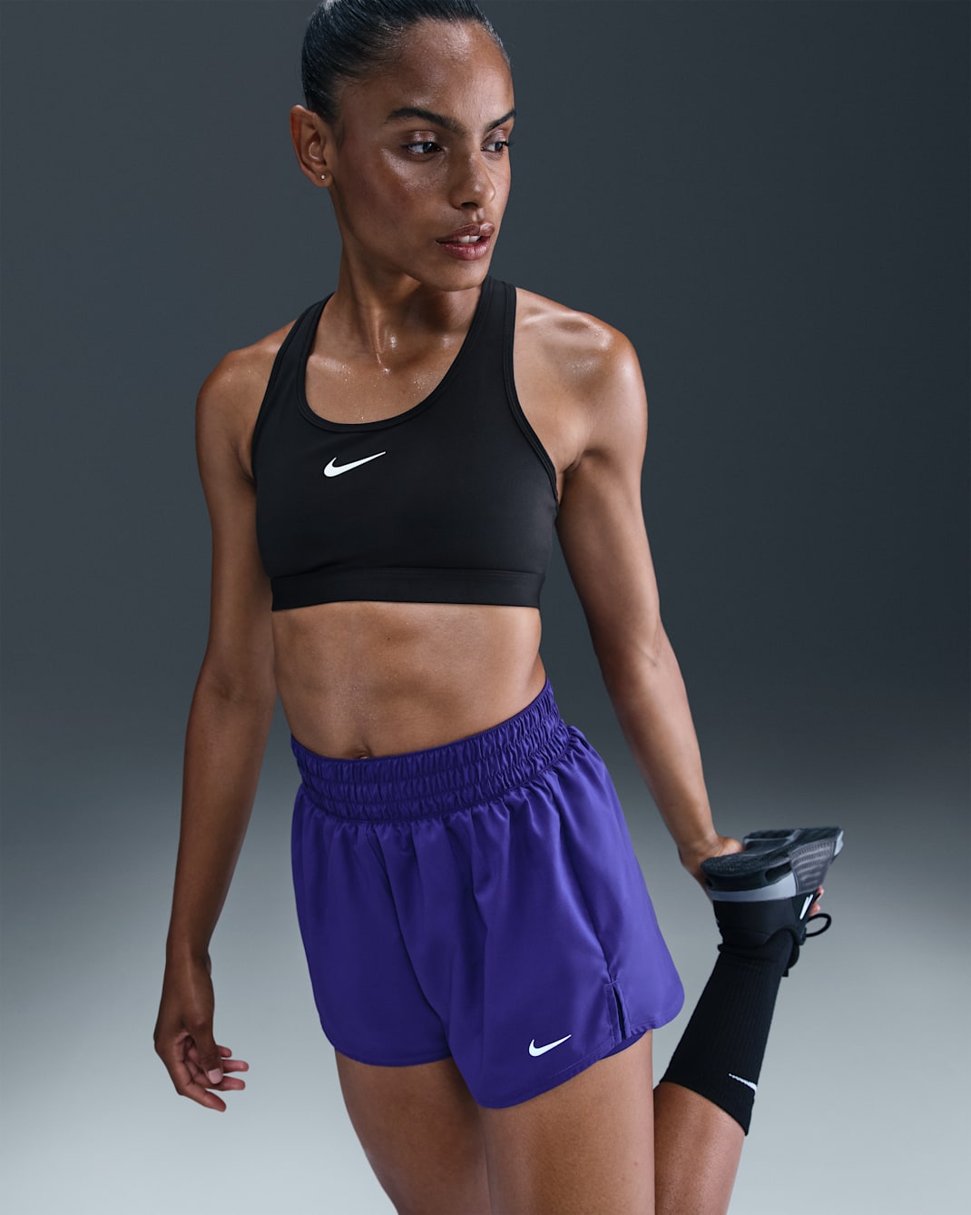 Nike Swoosh Sostenidors esportius de subjecció mitjana sense coixinet - Dona - Negre/Blanc