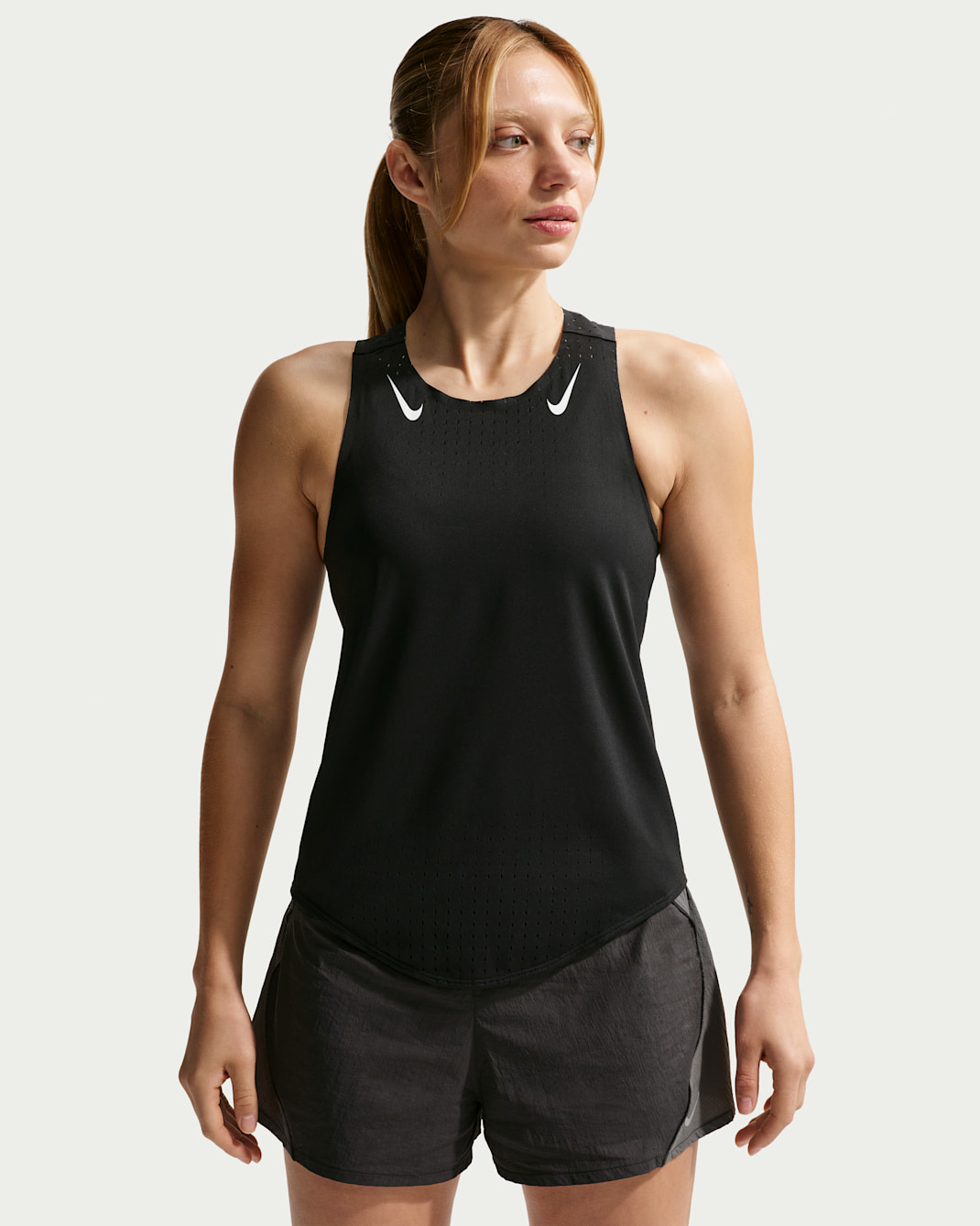 Camiseta sin mangas de correr Dri-FIT ADV para mujer Nike AeroSwift - Negro/Blanco