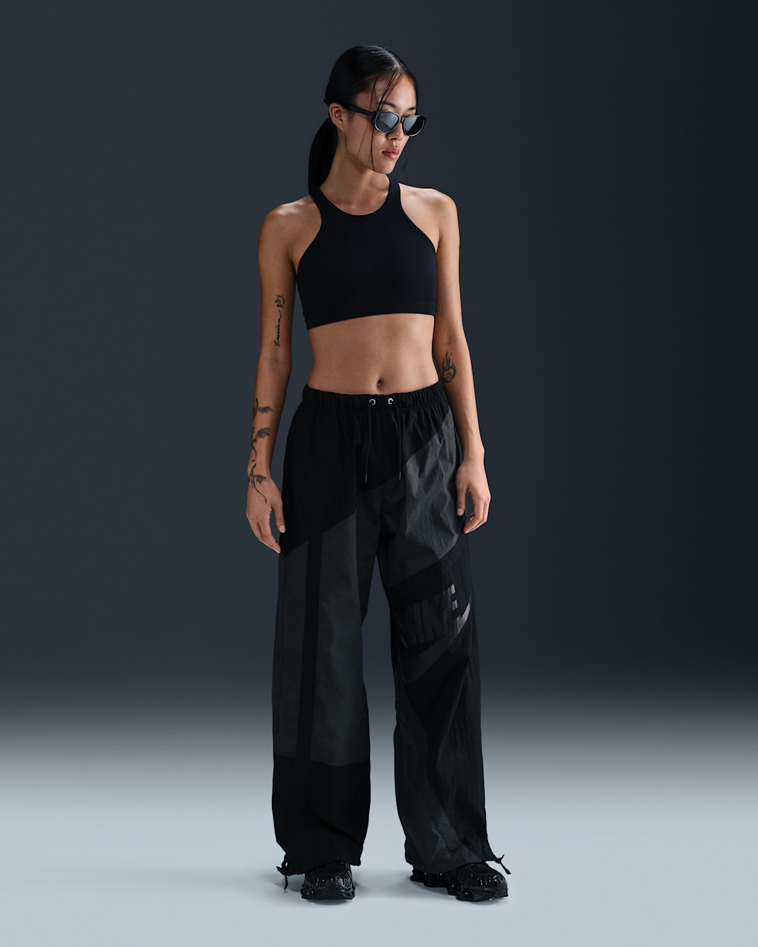 กางเกงขายาวผ้าทอเอวปานกลางทรงหลวมแบบเปิดชายผู้หญิง Nike Sportswear - Anthracite/ดำ/ดำ/ดำ