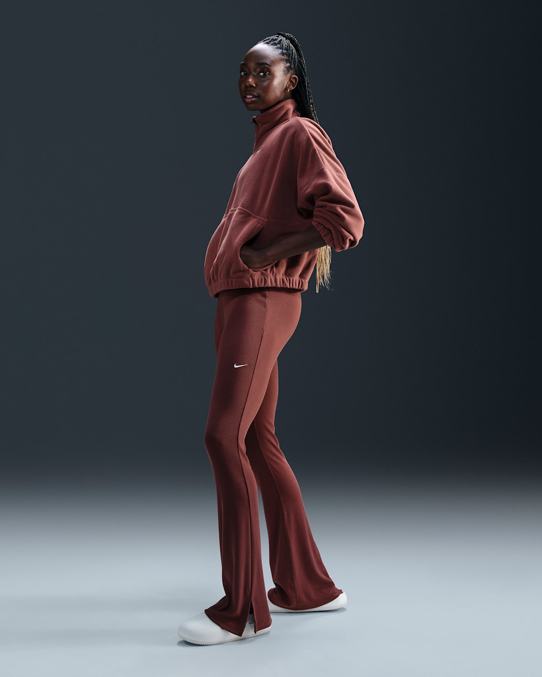 Leggings acampanados de tela de minicanalé ajustados para mujer Nike Sportswear Chill Knit - Rojo sepia/Vela