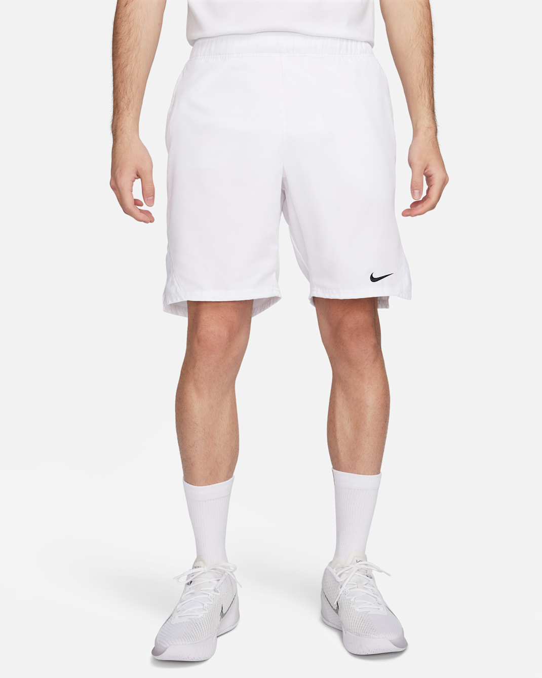 กางเกงเทนนิสขาสั้น 9 นิ้วผู้ชาย Dri-FIT NikeCourt Victory - ขาว/ดำ