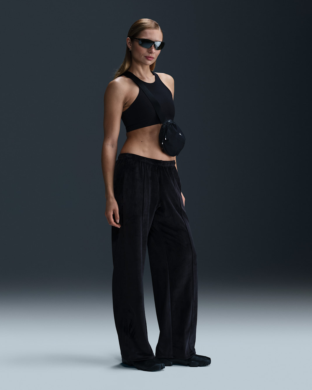 Nike Sportswear Chill Knit középmagas derekú női velúrnadrág - Fekete/Sail