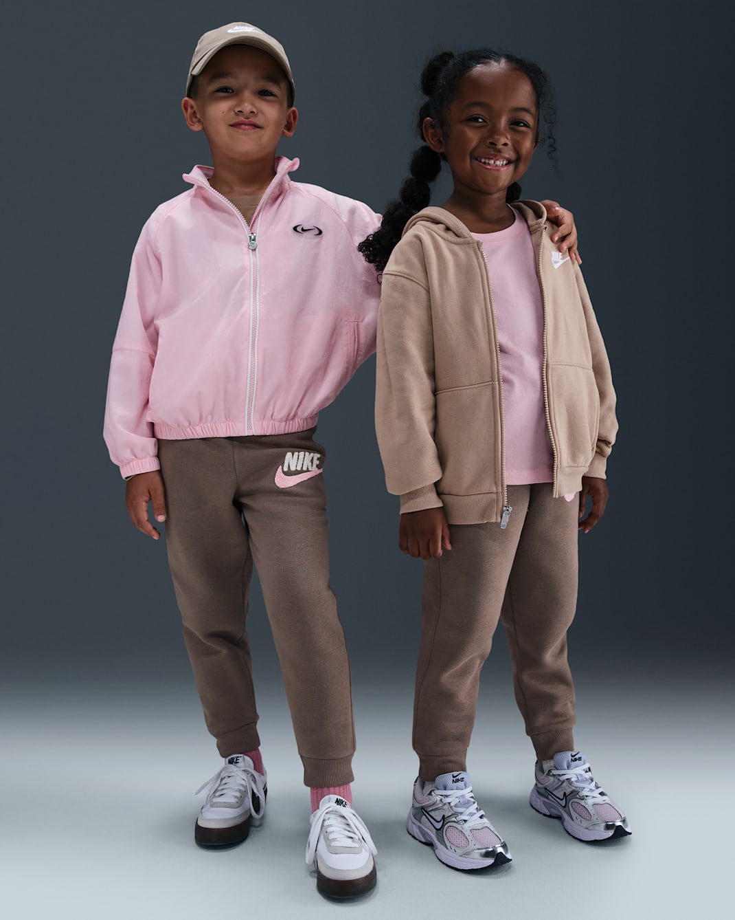 Joggers de chenille para niños de preescolar Nike Club - Marrón visón