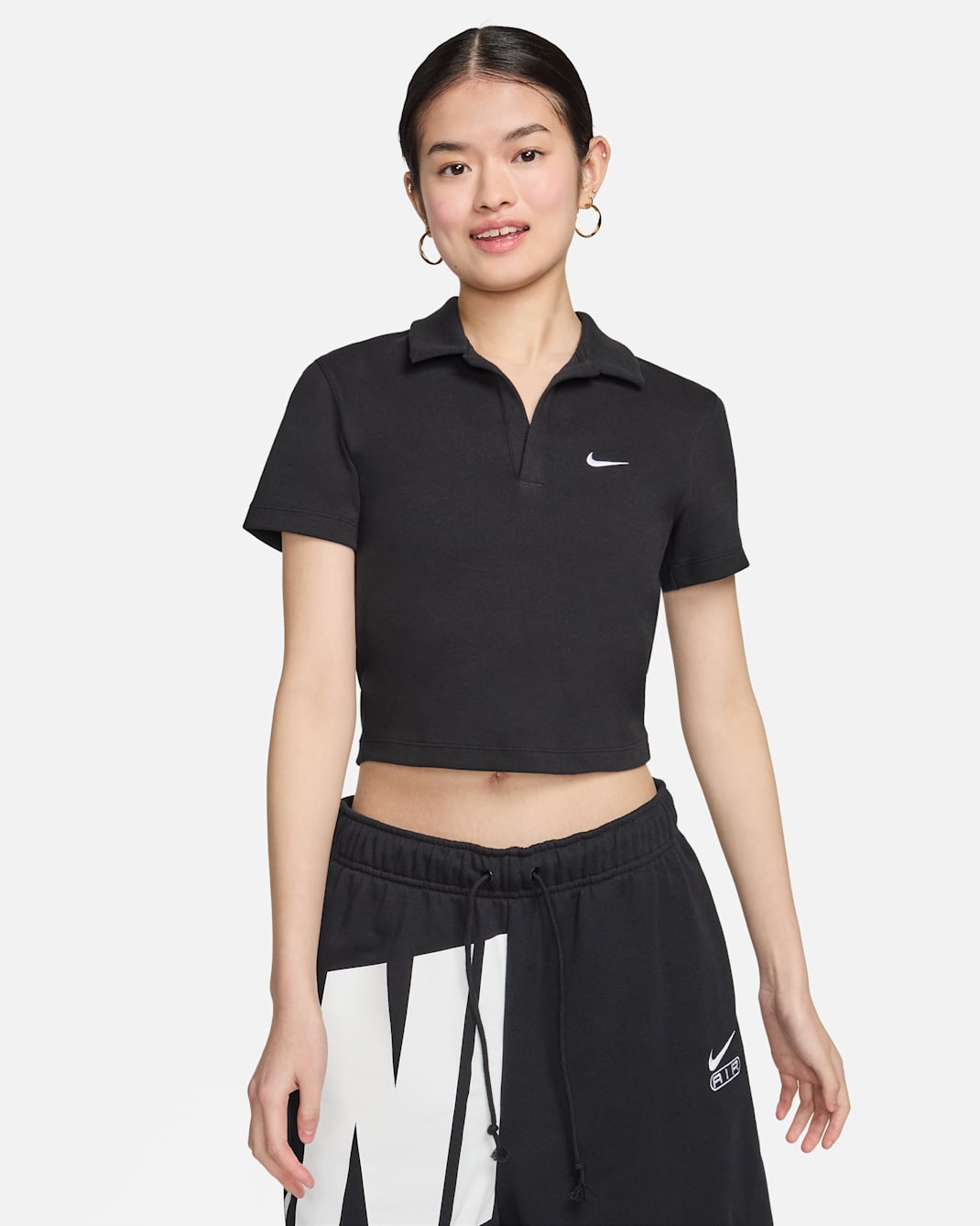 เสื้อโปโลแขนสั้นผู้หญิง Nike Sportswear Essential - ดำ/ขาว