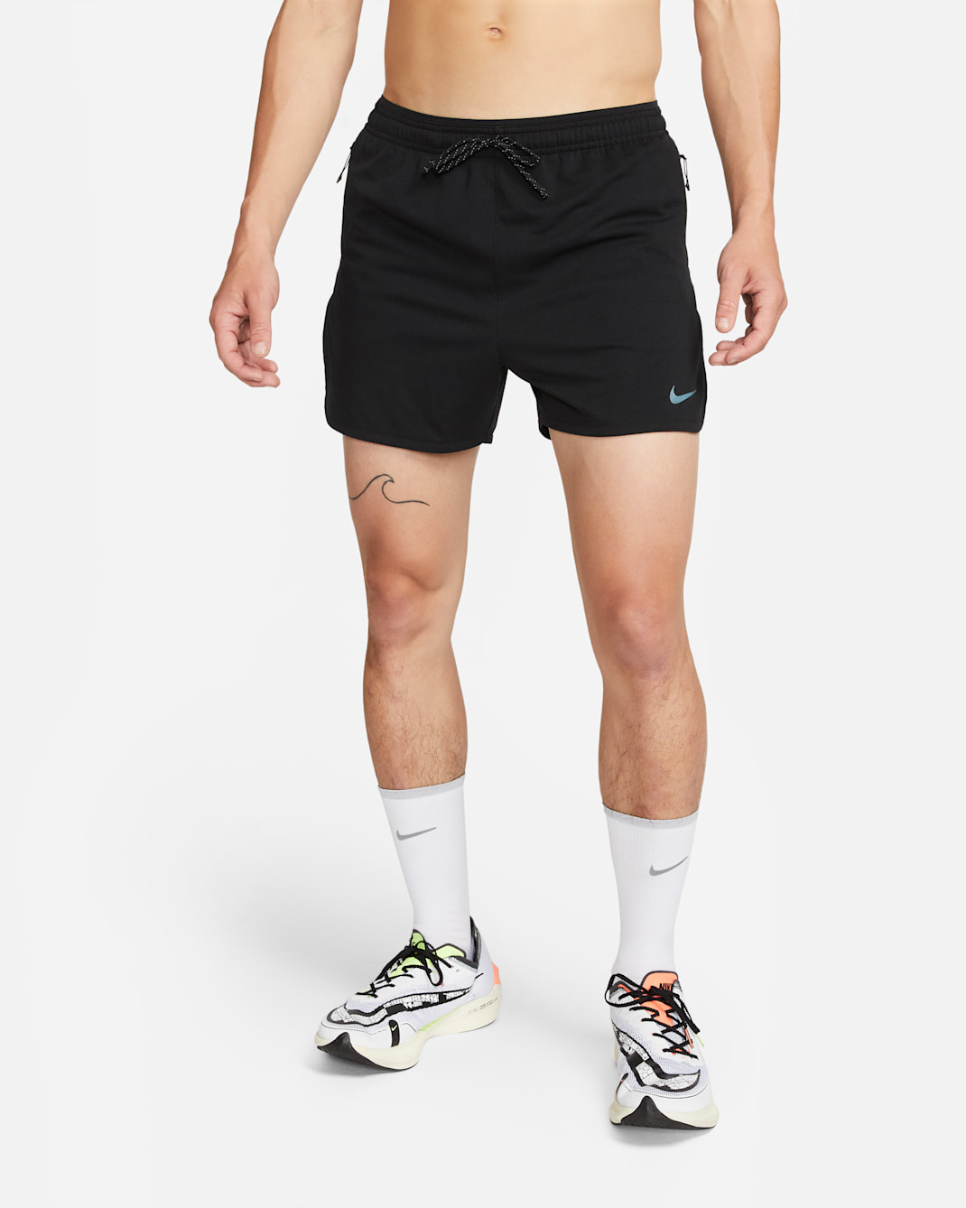 Nike Dri-FIT Stride Running Division 男款 4" 隱藏式內裡跑步短褲 - 黑色