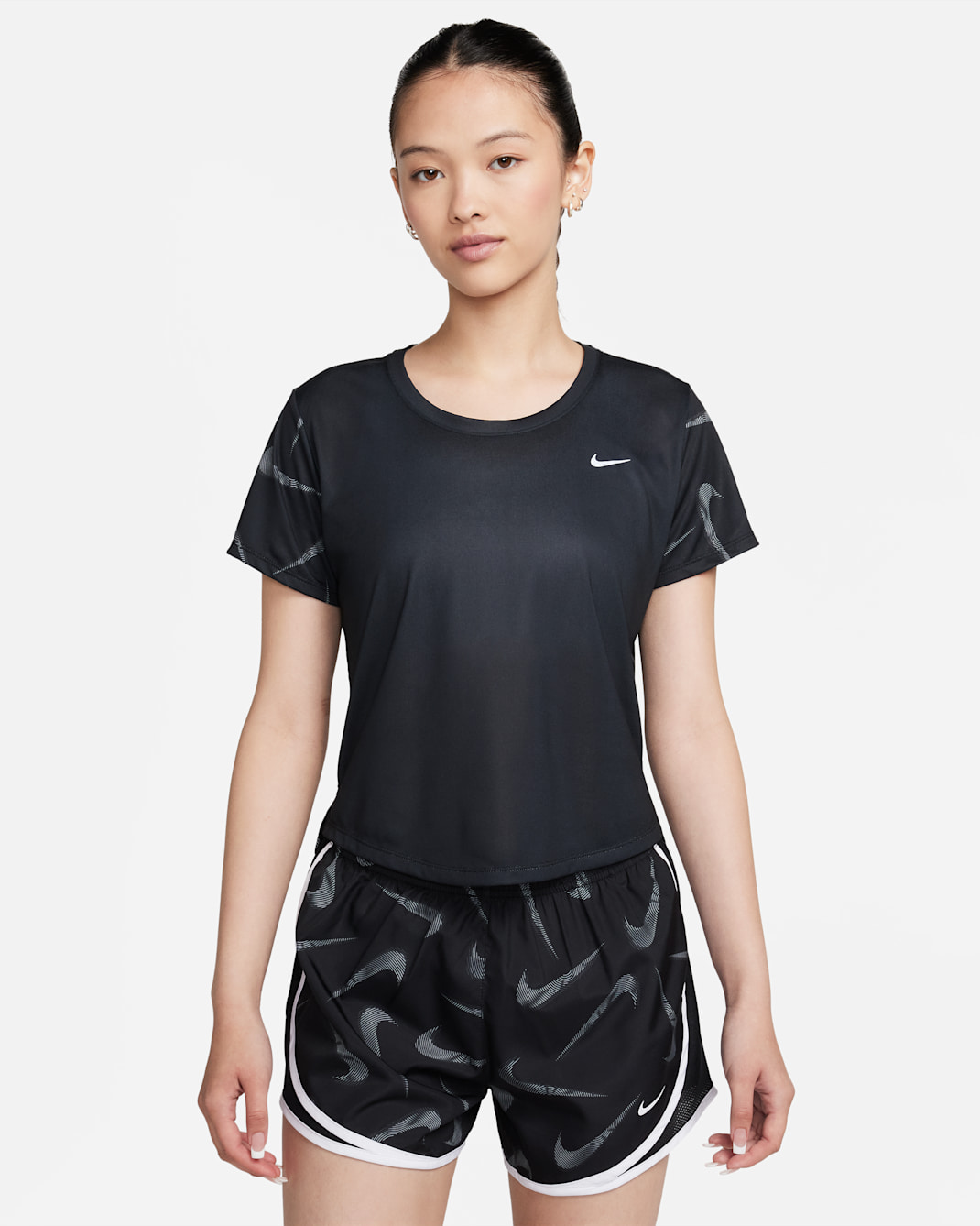 ナイキ Dri-FIT スウッシュ ウィメンズ ショートスリーブ プリント ランニングトップ - ブラック