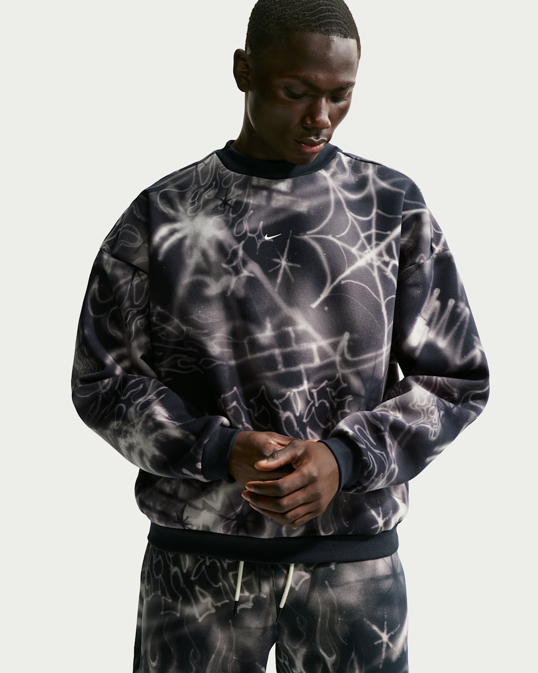 Nike Standard Issue Men's Therma-FIT Brushed Basketball Crew - Black/Pale Ivory