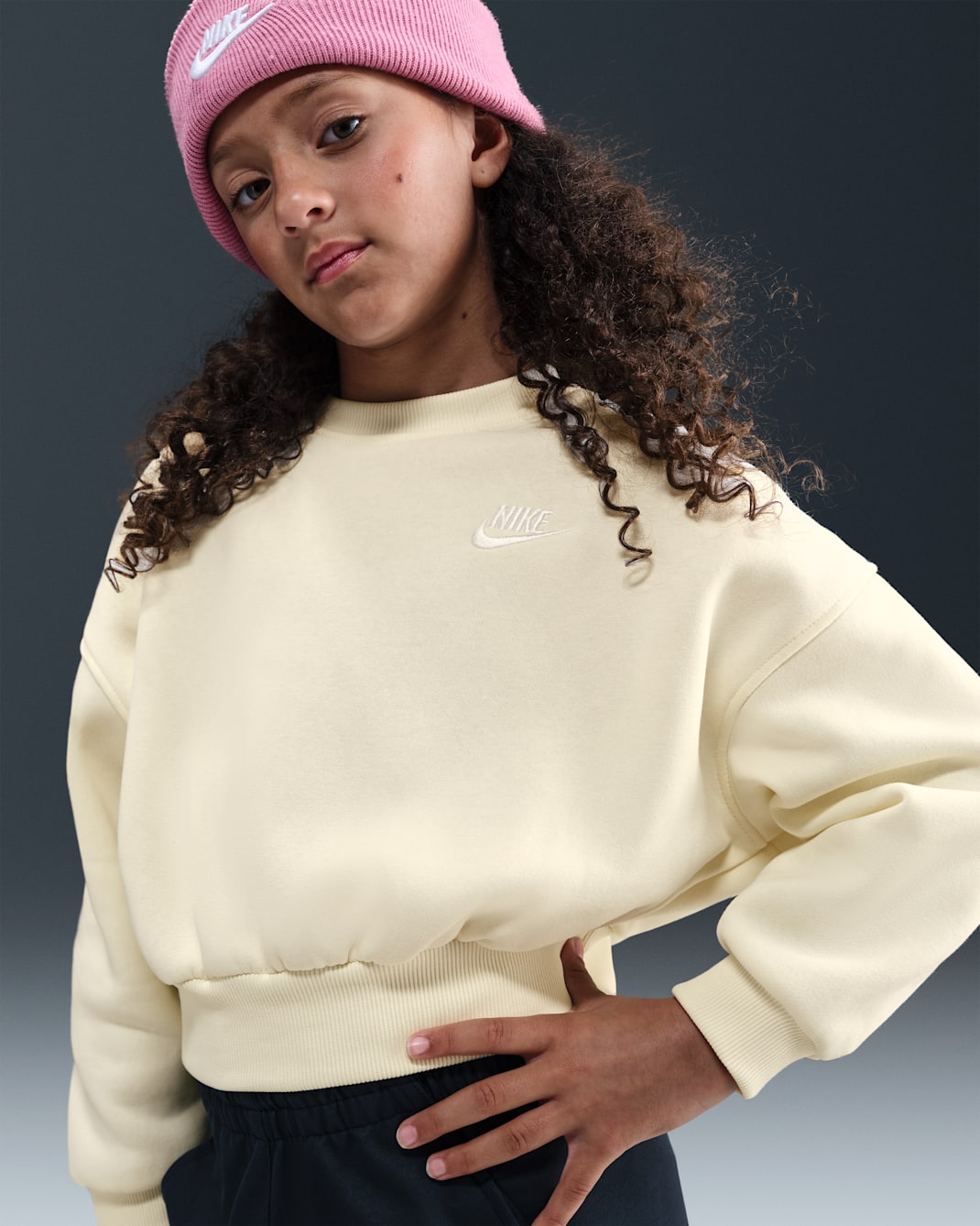 Nike Sportswear Club Fleece Girls' Boxy Crew-Neck Sweatshirt - Soft Pearl/Soft Pearl/White