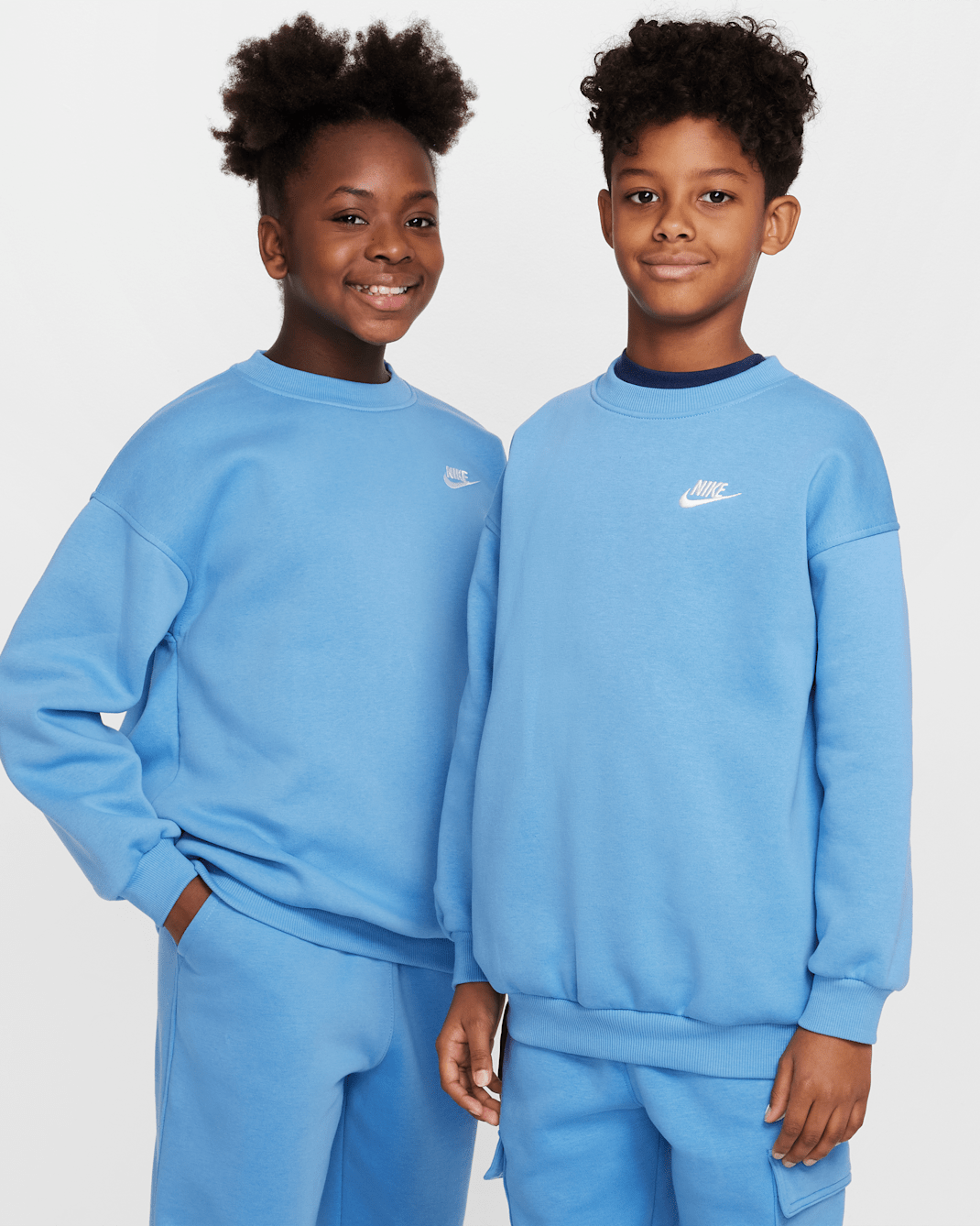Nike Sportswear Club Fleece Older Kids' Oversized Sweatshirt - Blue Beyond/White