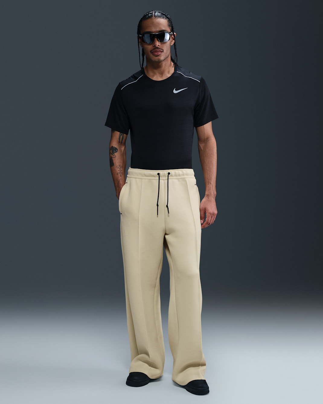 Nike Tech Men's Wide-Leg Fleece Pants - Light Khaki/Black