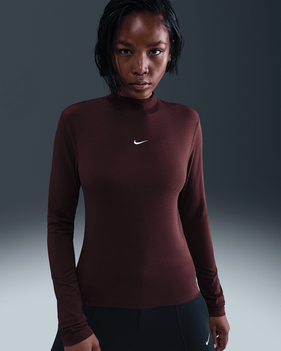 Nike Sportswear Chill Knit Camiseta de manga larga y entallada con cuello alto Chill Knit para mujer - Burgundy Crush/Sail