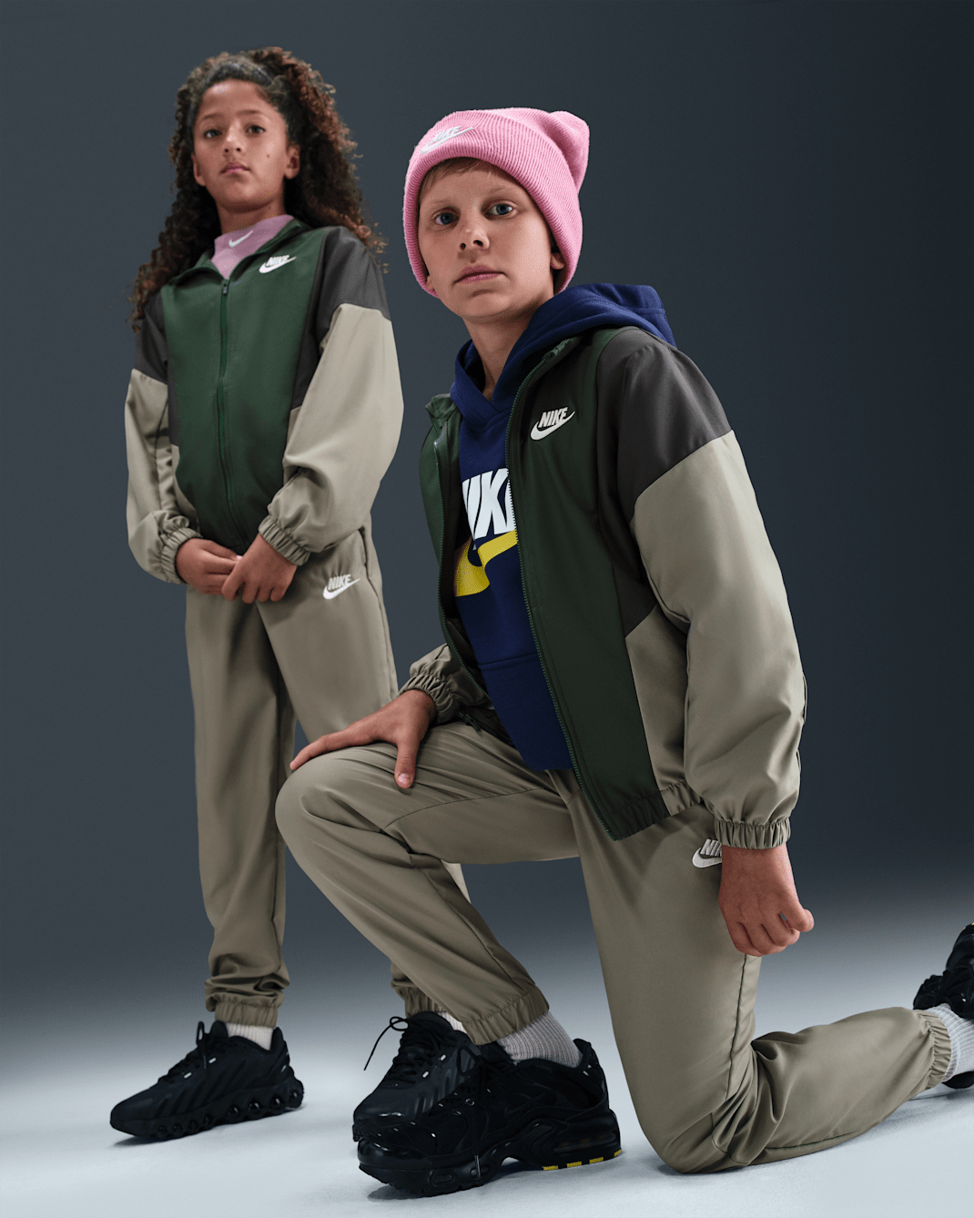 Nike Sportswear Older Kids' Woven Tracksuit - Light Army/Fir/Anthracite/White