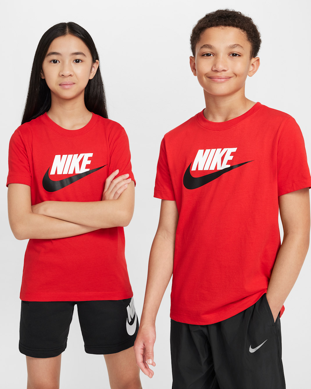 Nike Sportswear Older Kids' T-Shirt - University Red