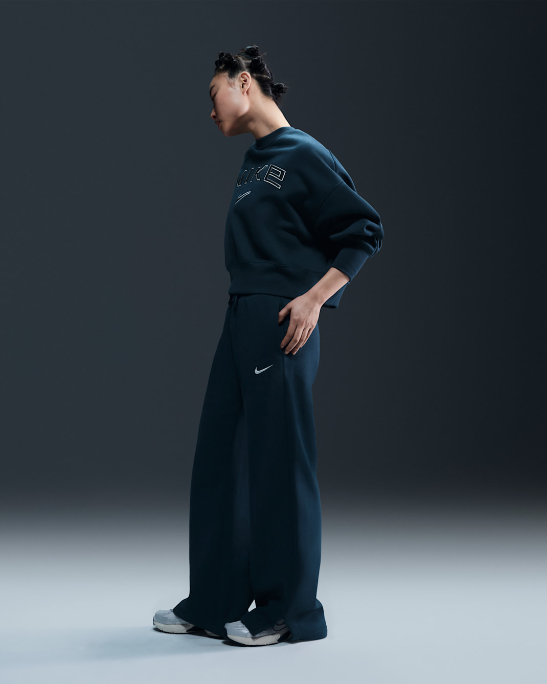 Pants de entrenamiento de tiro alto y piernas anchas para mujer Nike Sportswear Phoenix Fleece - Azul marino militar/Vela