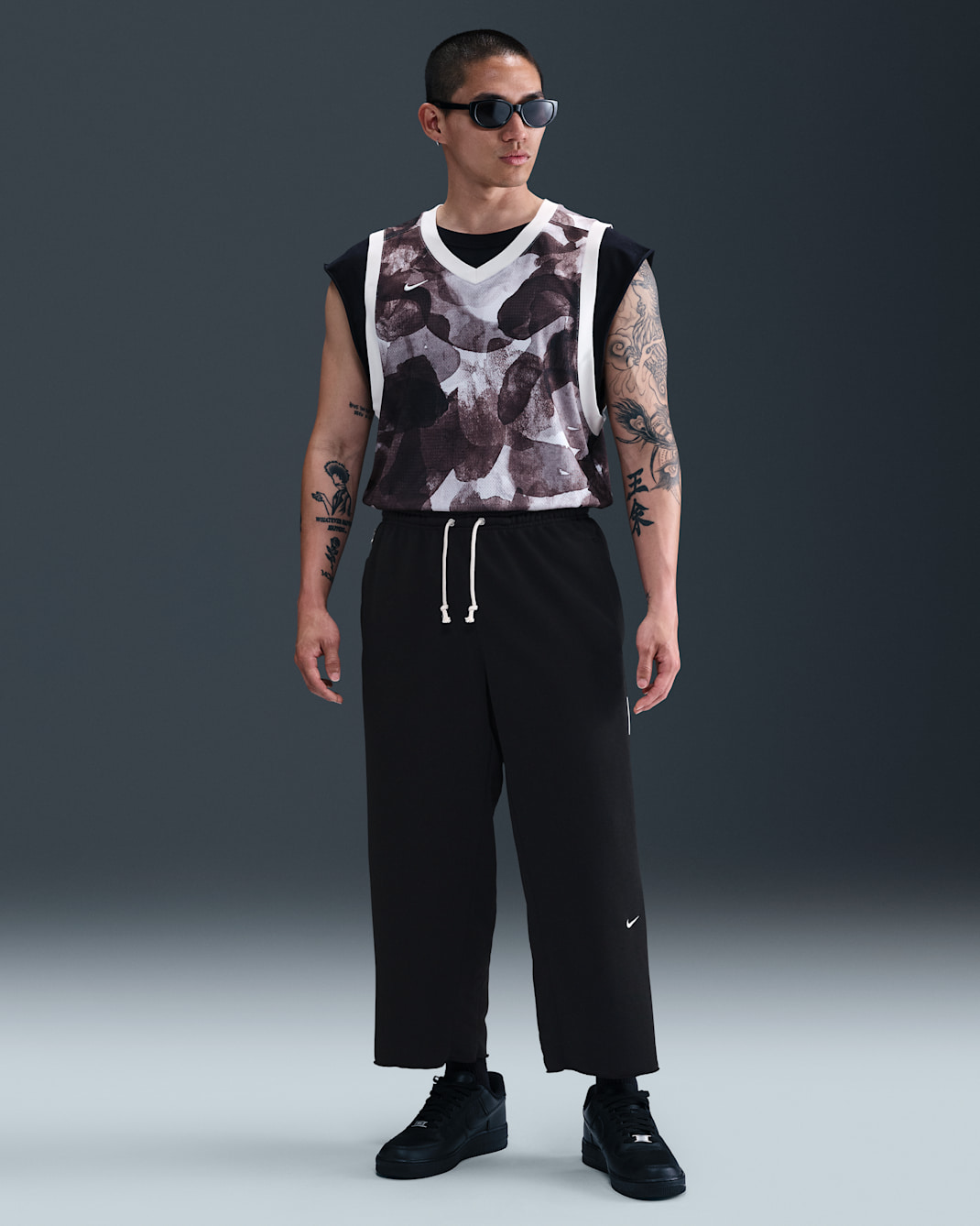 Nike Standard Issue Men's Dri-FIT 7/8-Length Basketball Pants - Black/Pale Ivory