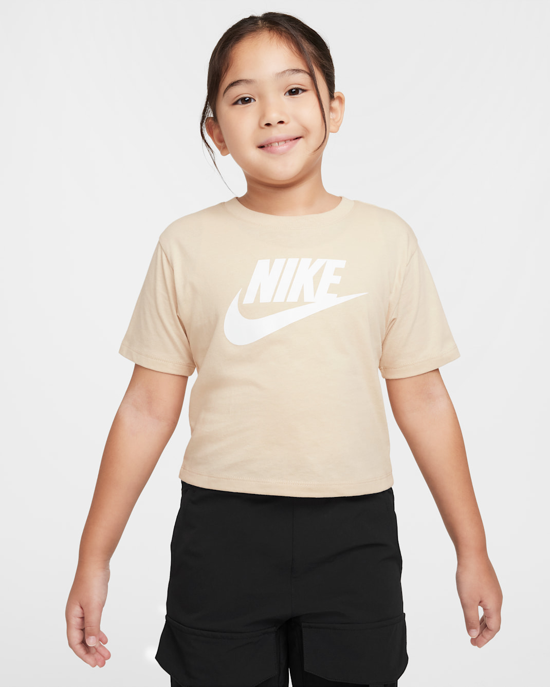 Playera de corte cuadrado para niños talla pequeña Nike Club - Duna