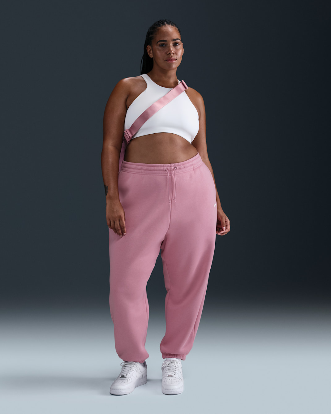 กางเกงซ้อมกีฬาเอวสูงขนาดโอเวอร์ไซส์ผู้หญิง Nike Sportswear Phoenix Fleece (พลัสไซส์) - Elemental Pink/Sail