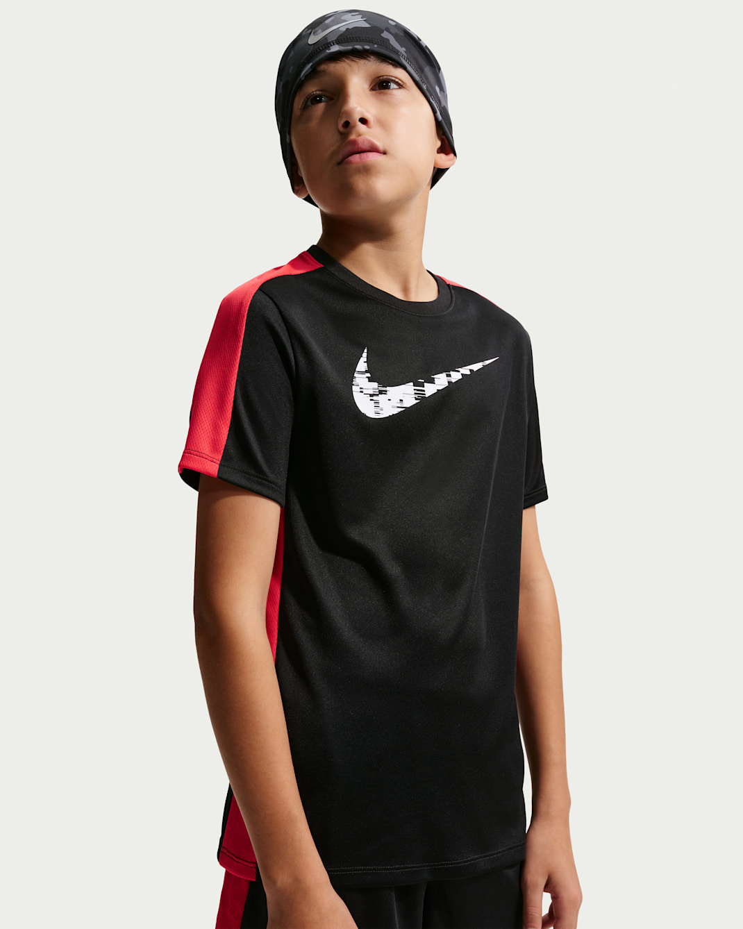 Nike Trophy23 Older Kids' (Boys') Dri-FIT Short-Sleeve Training Top - Black/Light Crimson/White