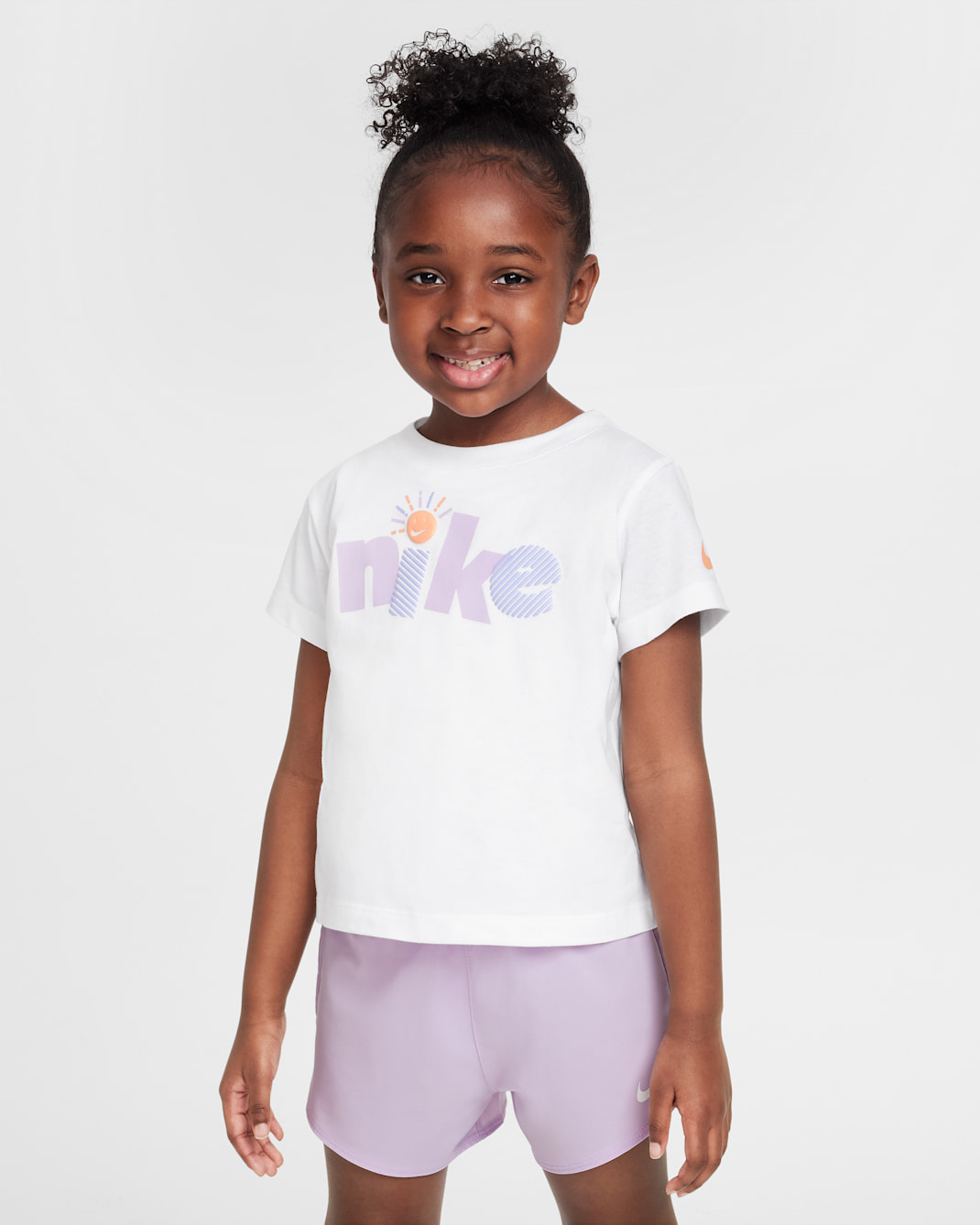 Playera con gráfico para niños talla pequeña Nike Sunny Swoosh - Blanco