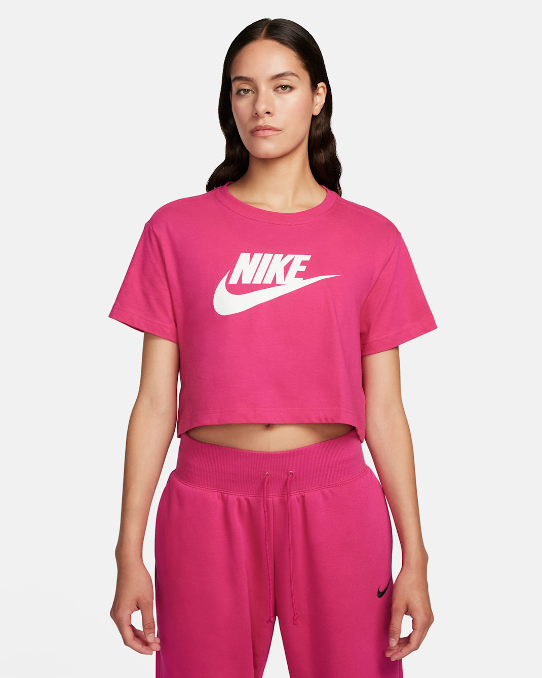 เสื้อยืดเอวลอยผู้หญิง Nike Sportswear Essential - Fireberry