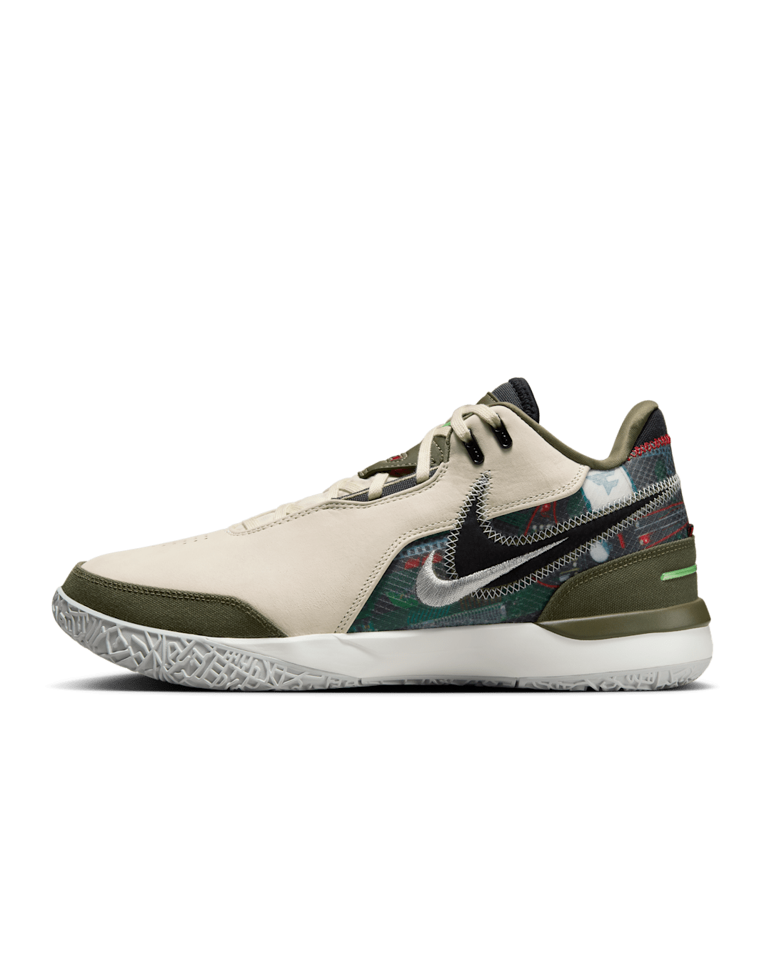 レブロン NXXT Gen AMPD EP x フェイズ バスケットボールシューズ - ライトクリーム/ミディアムオリーブ/メタリックシルバー/ブラック