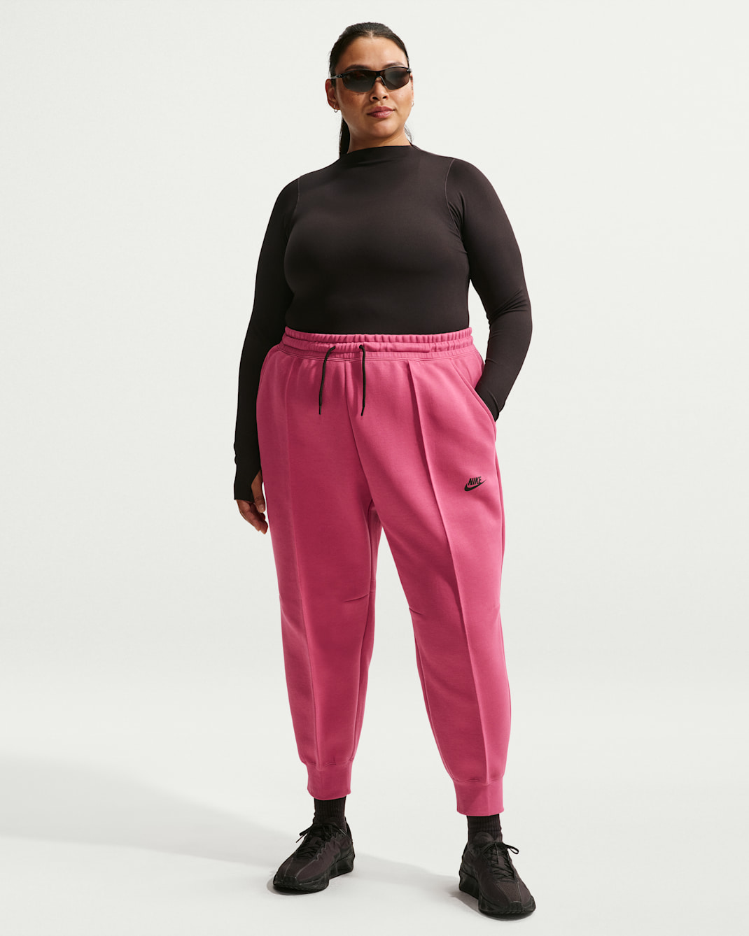 Nike Sportswear Tech Fleece Women's Mid-Rise Joggers (Plus Size) - Sweet Beet/Black
